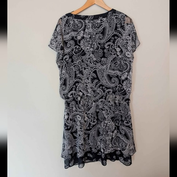 2/$20 Joe Fresh Navy White Paisley Ruffle Tiered Dress Flutter Sleeve Medium - Picture 6 of 7